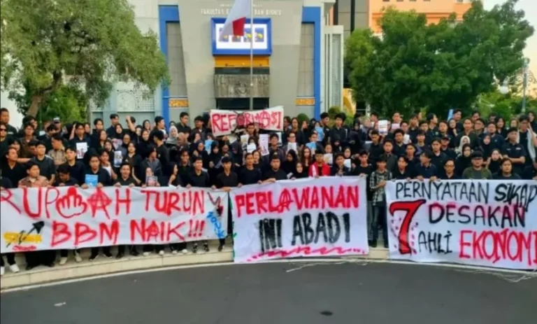 Menjawab Setahun Tujuh Desakan Darurat Ekonomi